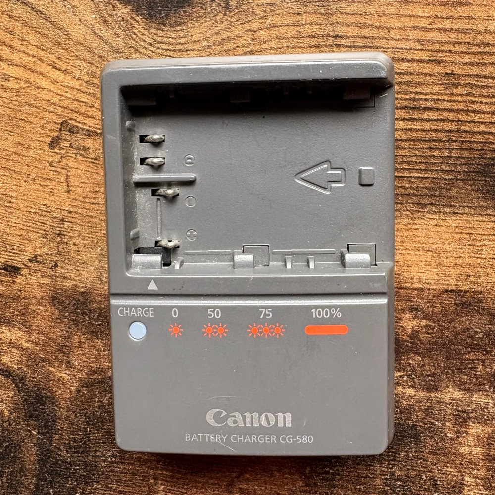 Canon CG-580 Battery Charger One Size Gray‎ Orange